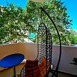 Blue Bay Beach Front Apartment Uji Ftohte