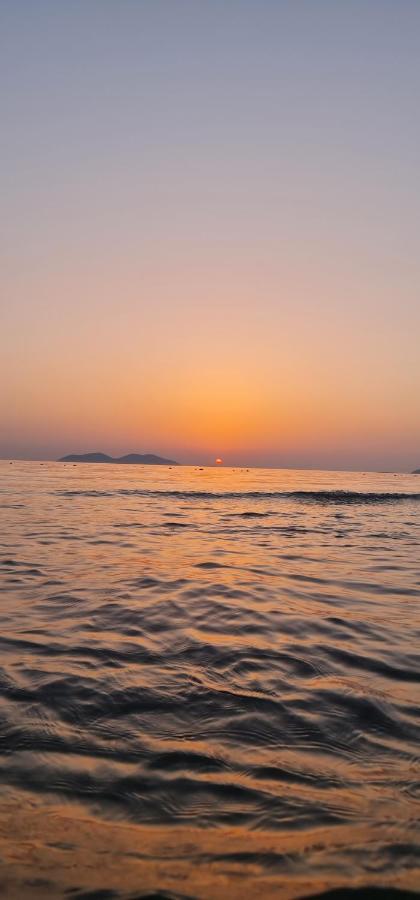 Blue Bay Beach Front Uji Ftohte Apartment Vlorë
